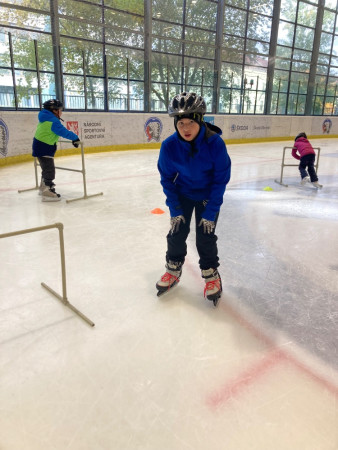 Hodina bruslení 2025
