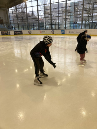 Hodina bruslení 2025