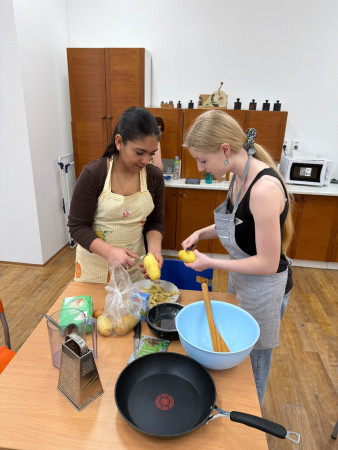 Praktická dívka 2026