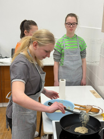 Praktická dívka 2026