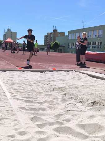 Meziškolní kolo v LA 2026